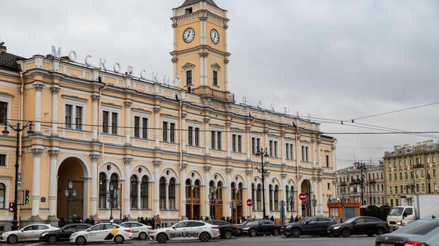 У Московского вокзала Петербурга за год припарковались более 1,6 человек