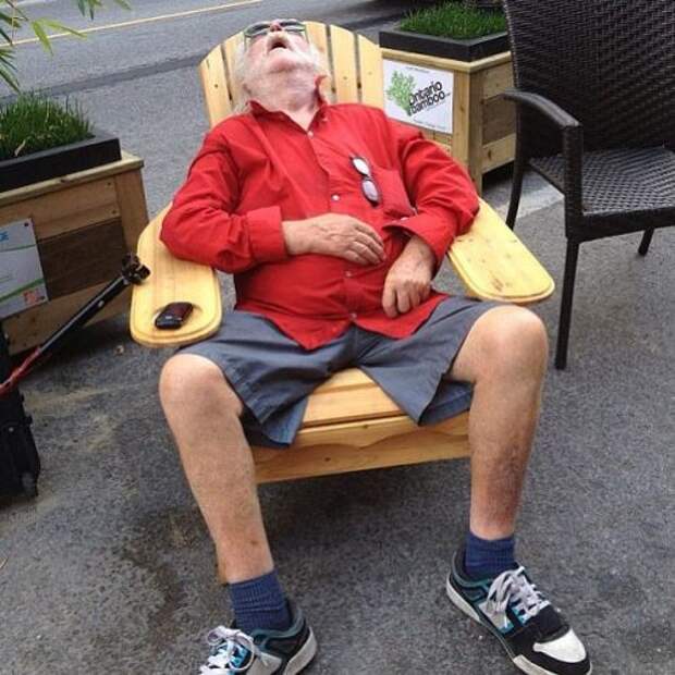 guys waiting for girls 0 Guys waiting for girls: weve all been there (30 Photos)