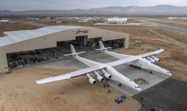 Самолет «Stratolaunch». | Фото: Техкульт.