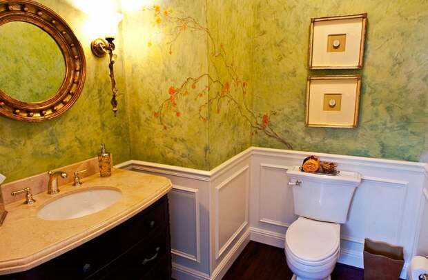 Просто прекрасный вариант преобразить интерьер ванной комнаты за счет оригинальной росписи стены.