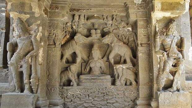 Удивительный Кайласанатха: храм, который вырезан из гигантского монолита