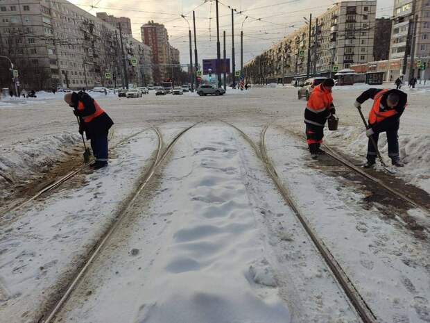 Комитет по транспорту Петербурга вывез 13 тысяч кубов снега на новогодних