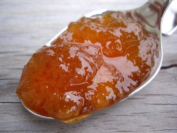 tvorozhnaya-zapekanka-s-yablokami-i-pechenem