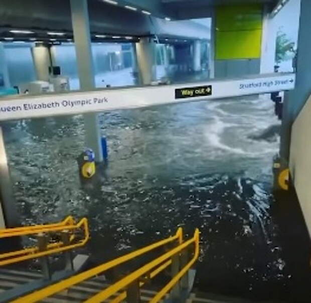 Из-за ливней в Лондоне затоплены дороги и станции метро