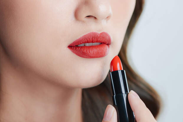 Аналитик Высоких предрек резкий рост цен на французские духи в РФ из-за пошлин