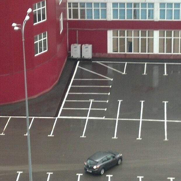 И ведь кто-то же нарисовал эту разметку И ведь кто-то же нарисовал эту разметку глупость, девушки, идиотия, идиоты, комменты, парни, прикол, тупые