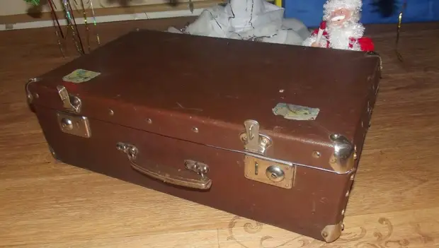 Декупаж старого чемодана своими руками