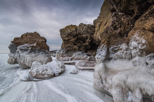 Замерзшее Азовское море в Крыму
