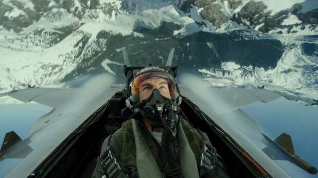 tom cruise flying upside down in top gun maverick