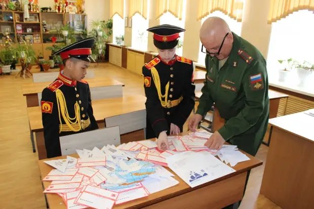 Суворовцы Уссурийска отправили 500 писем военнослужащим российской армии