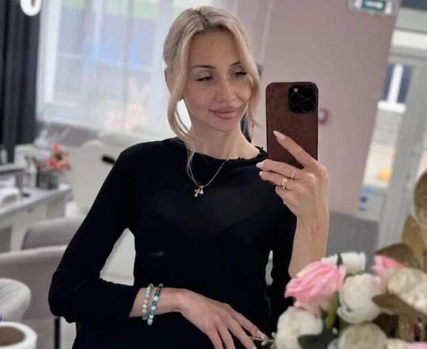 А это его мама-Люба. Она держит в Уфе салон красоты Ну то есть красота — это у них семейное А это его мама-Люба. Она держит в Уфе салон красоты Ну то есть красота — это у них семейное