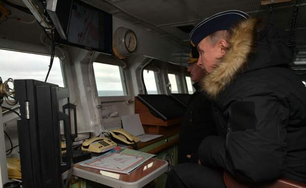 Владимир Путин на пуске "Цирконов", крейсер "Маршал Устинов". Источник изображения: 