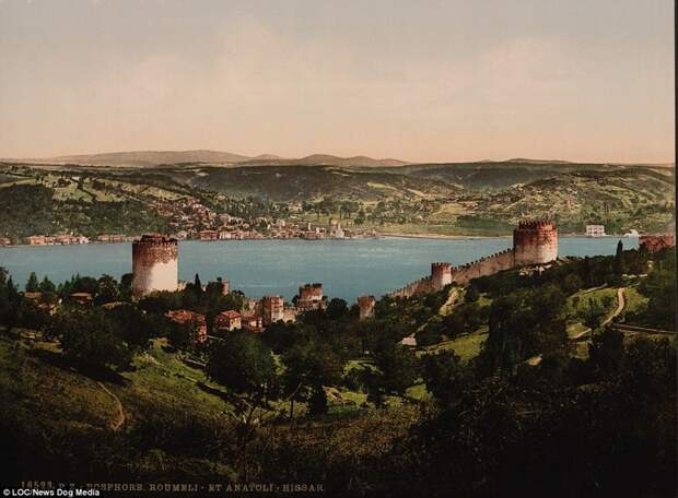 Этот город, расположенный по обеим сторонам Босфора, до падения Османской империи был одним из самых крупных и процветающих в Европе. Через него проходили торговые пути Константинополь, османская империя, старые фотографии, фото в цвете, фотохром