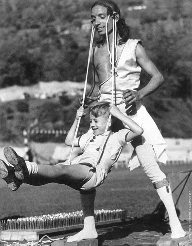 Какой была йога в прошлом веке: любопытные винтажные фото VintageYoga12 Какой была йога в прошлом веке: любопытные винтажные фото