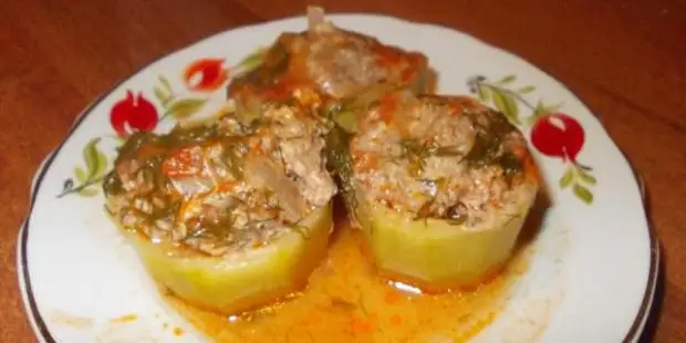 10 рецептов фаршированных кабачков в духовке и на плите