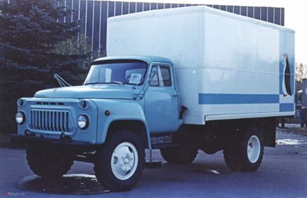 Изотермический фургон (то есть холодильник) ГЗСА-3702 на шасси ГАЗ-52−01. Производился с 1967 года. ГЗСА, газ