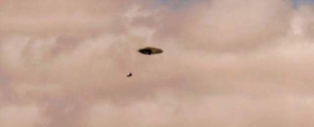 На Канарах замечена летающая тарелка, выпустившая беспилотный НЛО