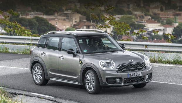 Mini countryman. Внешних перемен обновление не принесло, оно было исключительно техническим. На российском рынке гибрид не представлен.
