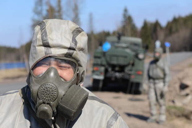 Военные химики танковой армии ЗВО дезинфицировали территории Главного храма ВС РФ и Московского суворовского училища