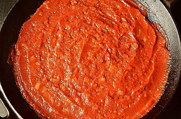 Солянка мясная на сковороде Солянка мясная на сковороде
