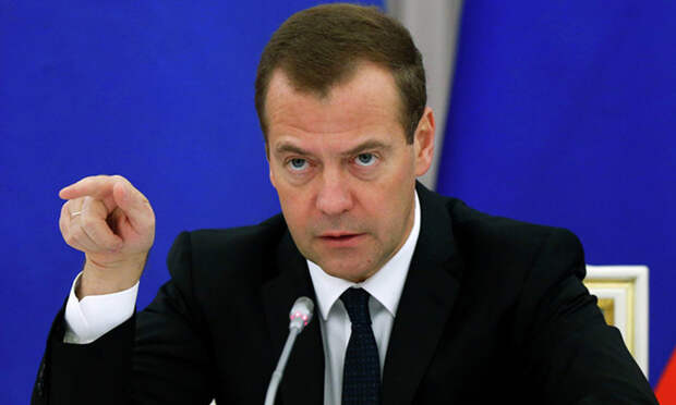 Медведев прогнозирует экономике России мощную 