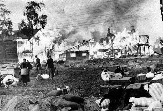 «Тактика выжженной земли» Сталина: зачем красноармейцы уничтожали советские деревни