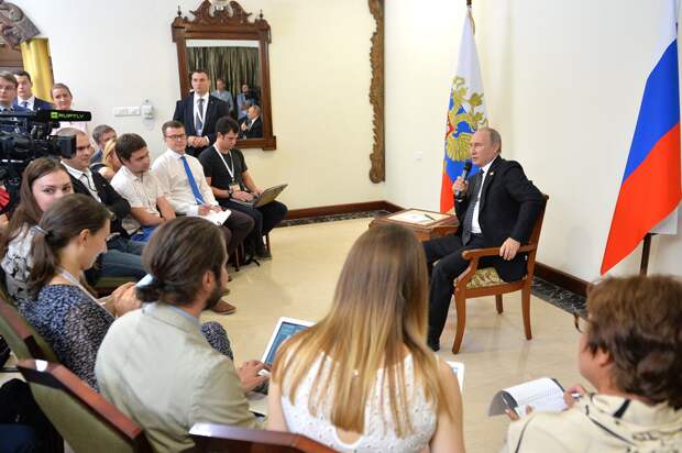 Путин отвечает на вопросы журналистов в Гоа, 16.10.16.png