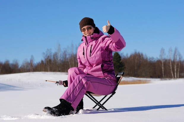 На льдине с удочкой: почему рыбаки продолжают ловить, когда их уносит