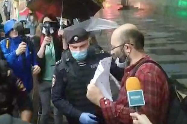 В Москве задержали участников пикетов в поддержку журналистки Светланы Прокопьевой