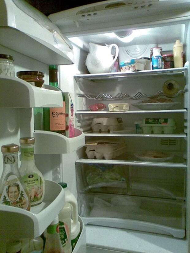 открытый холодильник