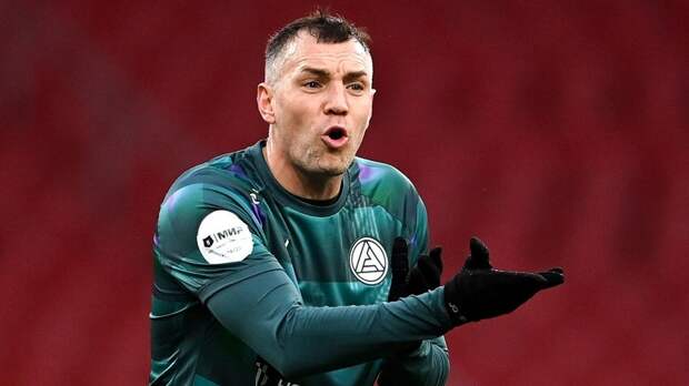 Дзюба: жене никто не запрещает вести соцсети, но за это будут применены санкции