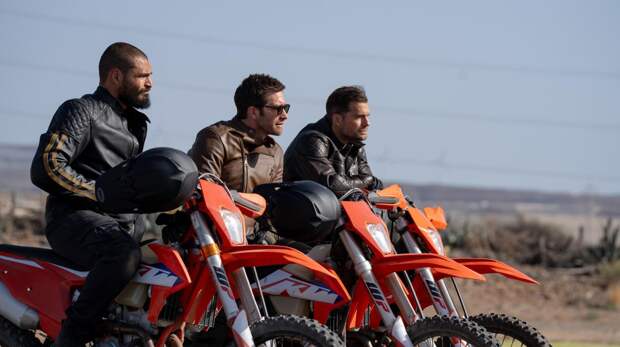 У Гая Ричи выходит новый фильм «Грязные деньги». MAXIM публикует эксклюзивный отрывок!