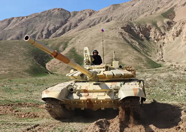 Российские танкисты в Таджикистане уничтожили бронетехнику условного противника
