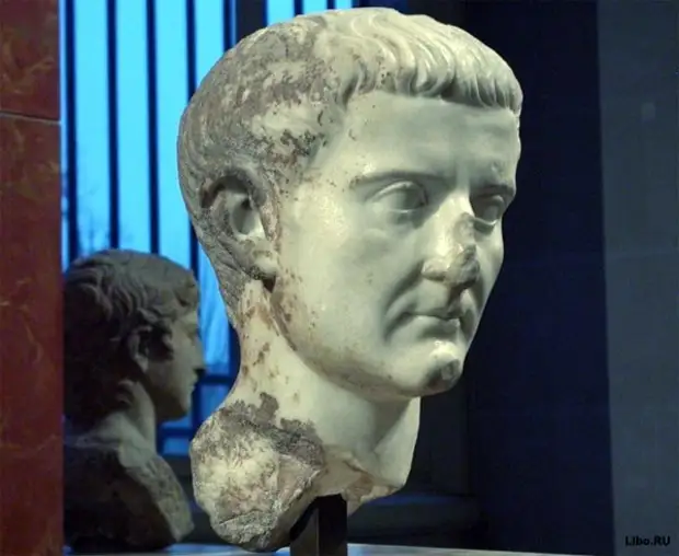 Калигула статуя. Jacob Caligula. Любимый конь калигулы 7