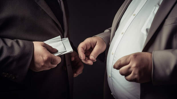 В Новосибирске за взятки арестовали налоговиков