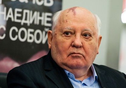 Горбачев рассказал, почему не арестовал Ельцина и свору и не спас СССР