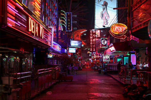 Детектив назвал версии пропажи 23-летней модели OnlyFans в Таиланде