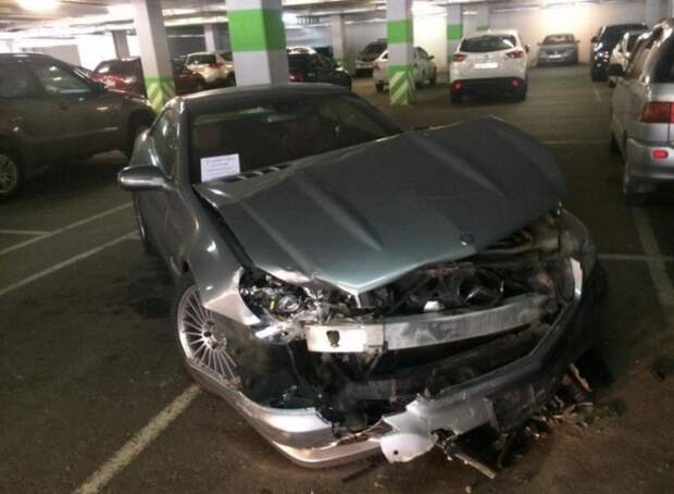 Сюрприз для хозяина Mercedes SL 350, оставившего машину на парковке