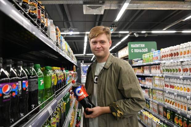 Наш корреспондент Михаил Кофанов, большой любитель газировки, инспекцией остался доволен / Фото: Денис Афанасьев