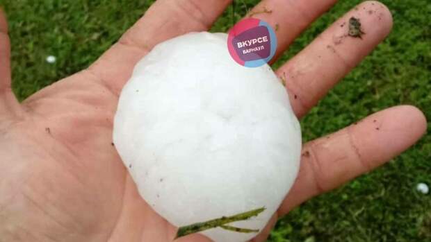 В Алтайском крае выпал град размером с куриное яйцо