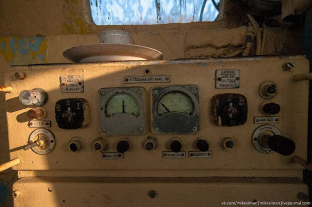 Остатки кладбища кораблей в бухте Труда