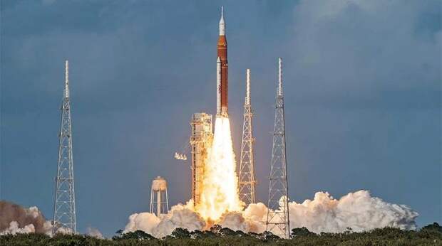 Американцы входят в зону притяжения Луны