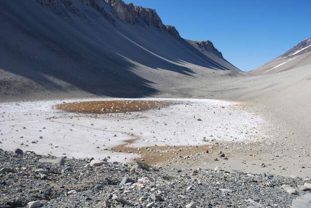 Самое соленое озеро в мире находится в Антарктиде