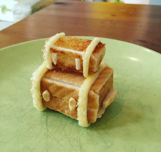 Два кусочка хлеба (2slicesoftoast)
