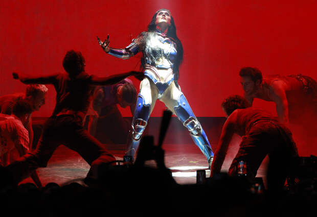 Команда Кэти Перри ответила на обвинения певицы в домогательствах