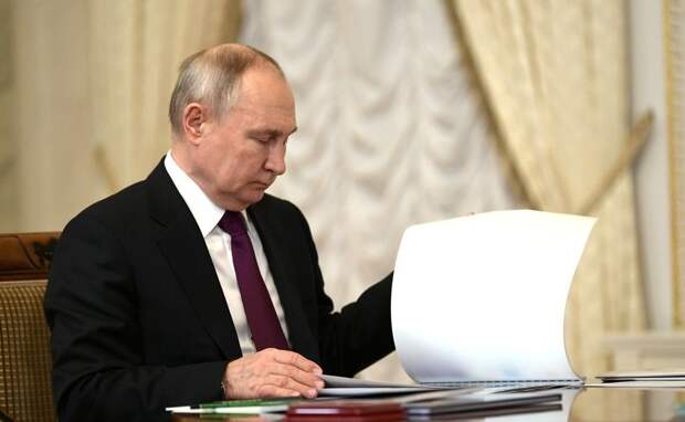 Путин призвал Думу в эту сессию принять закон об индексации пенсий работающим пенсионерам по предложению Беглова