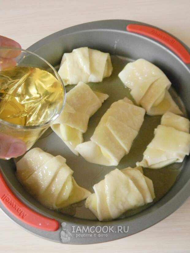 Влить яблочный сок