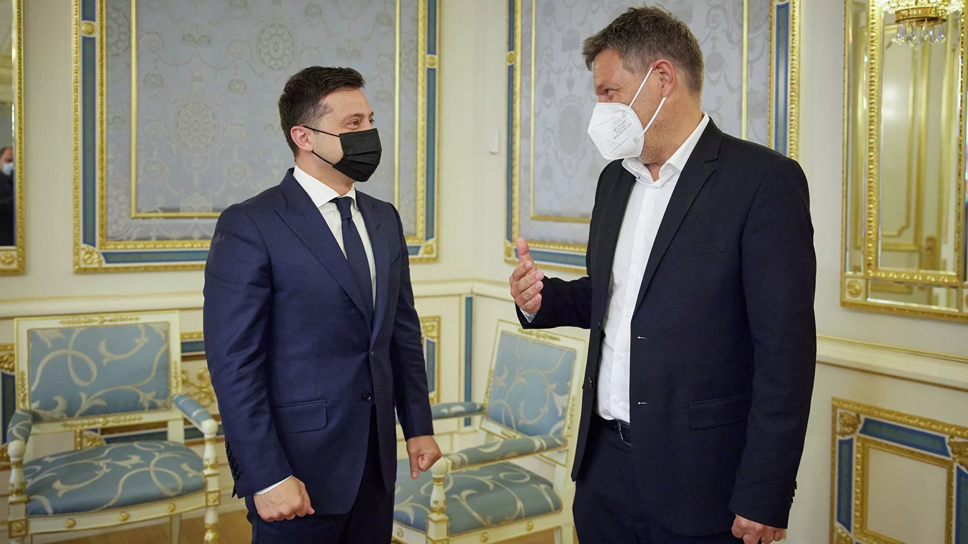 Президент Украины Владимир Зеленский провел встречу с сопредседателем немецкой партии Союз 90/Зеленые Робертом Хабеком - РИА Новости, 1920, 28.05.2021