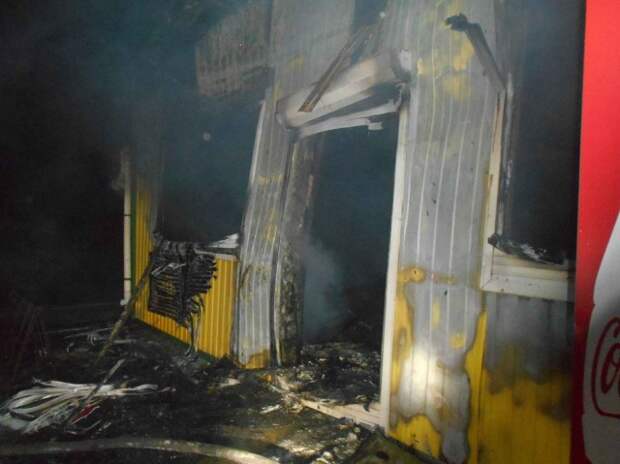 В Бобруйском районе горел магазин.