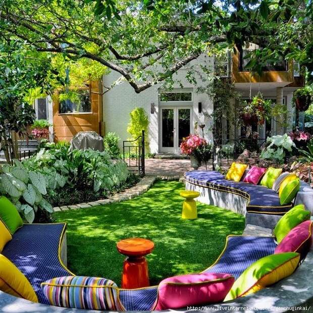 A Beautiful Backyard Full of Color in every way! Fun!!! (700x700, 490Kb)